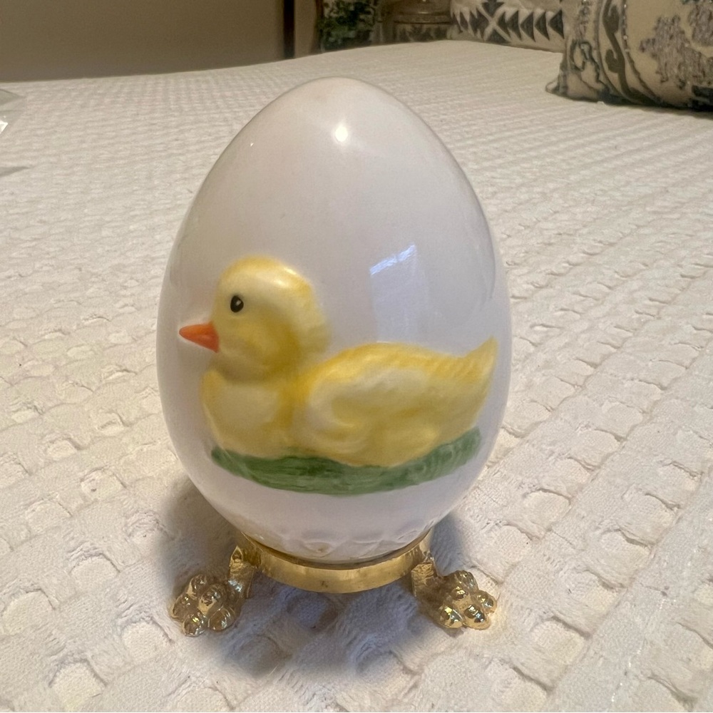 Goebel 1979 Decorative Egg with Duck Design